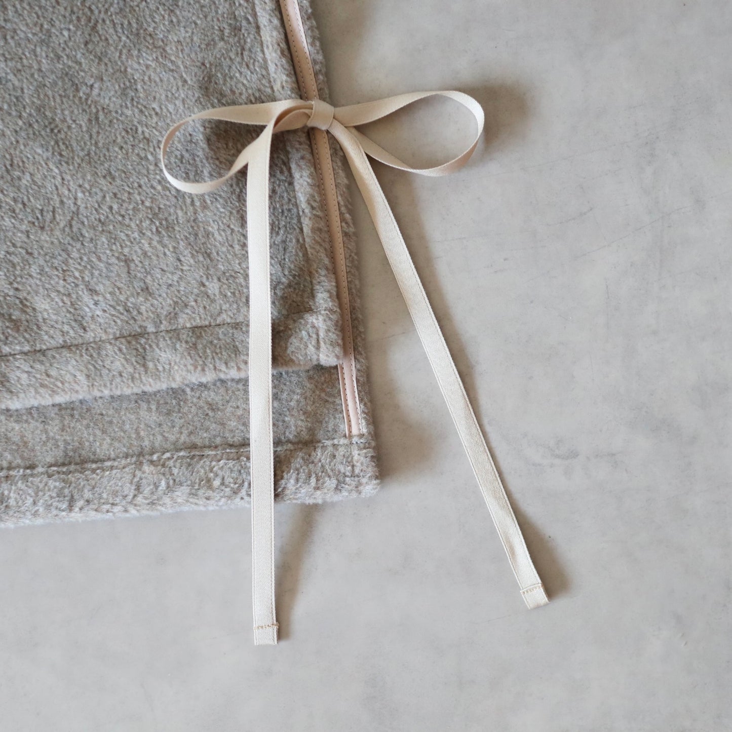 ふんわりあたたか side ribbon vest【moku brown】