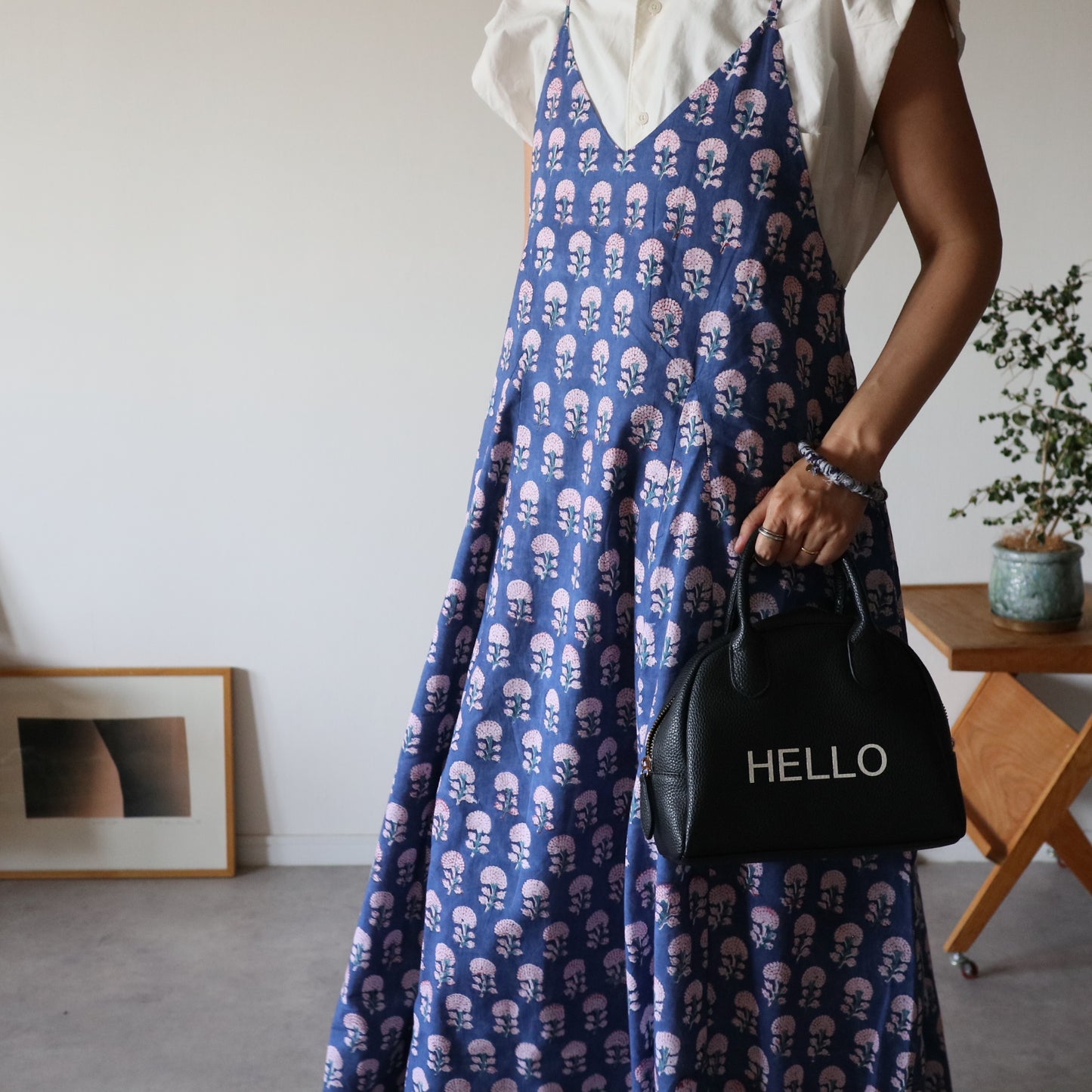 すっきりシルエットの裾ゆれフレアキャミワンピース【blue】ゴム無し