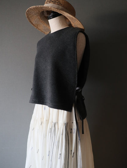 ふんわりあたたか side ribbon vest【charcoal】