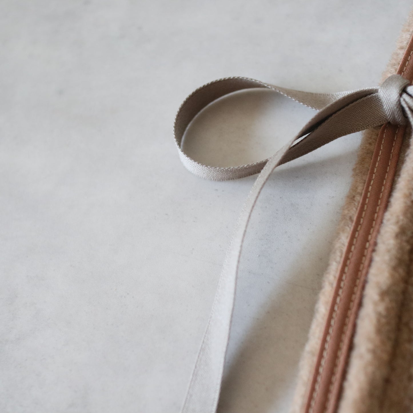 ふんわりあたたか side ribbon vest【camel】