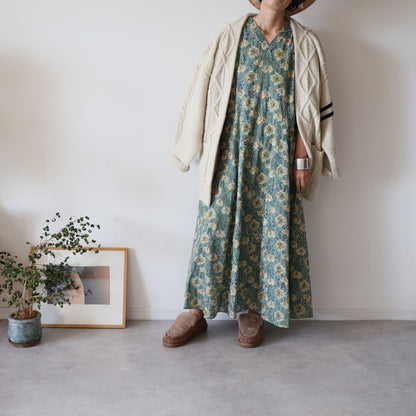 《受注》すっきりシルエットの裾揺れフレアワンピース【light green】