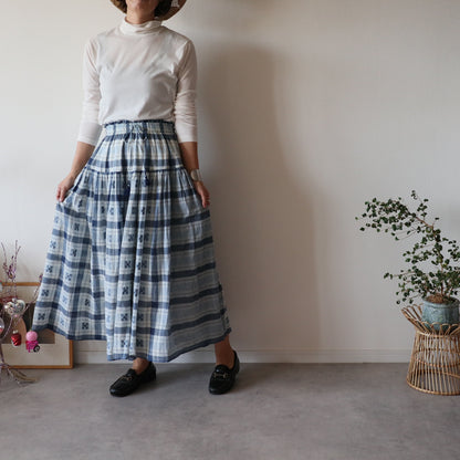 手織りジャムダニ綿の風纏うボリュームスカート【blue check】
