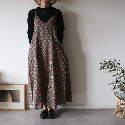 【即納】すっきりシルエットの裾ゆれフレアキャミワンピース【forest green】