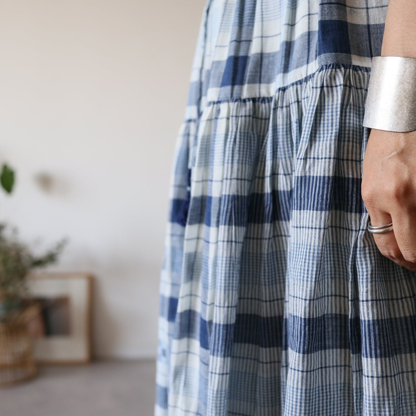 手織りジャムダニ綿の風纏うボリュームスカート【blue check】