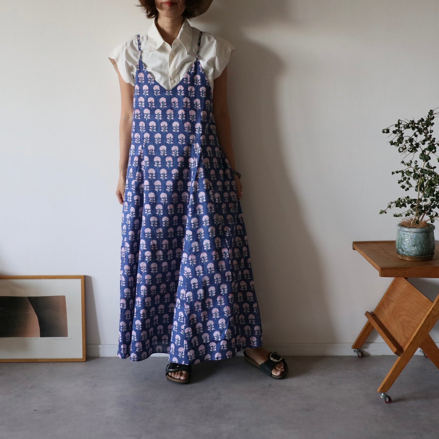 すっきりシルエットの裾ゆれフレアキャミワンピース【blue】ゴム無し