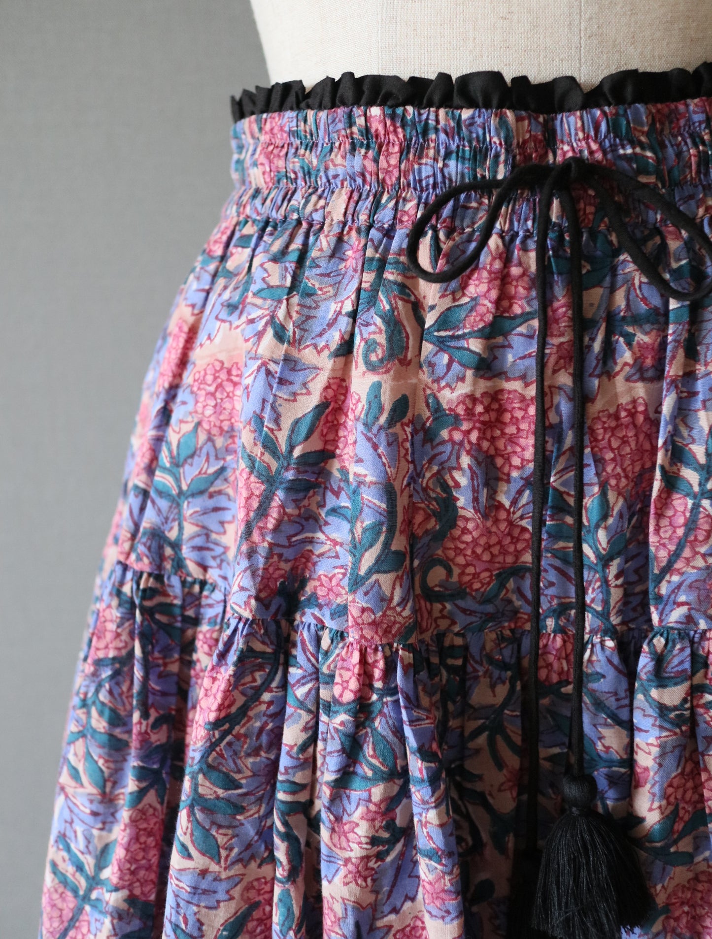 しなやかボリュームのティアードスカート -chai pink-