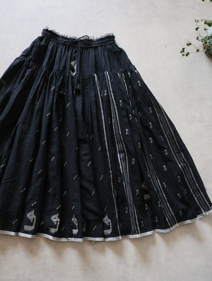 手織りジャムダニ綿の風纏うボリュームスカート【black】