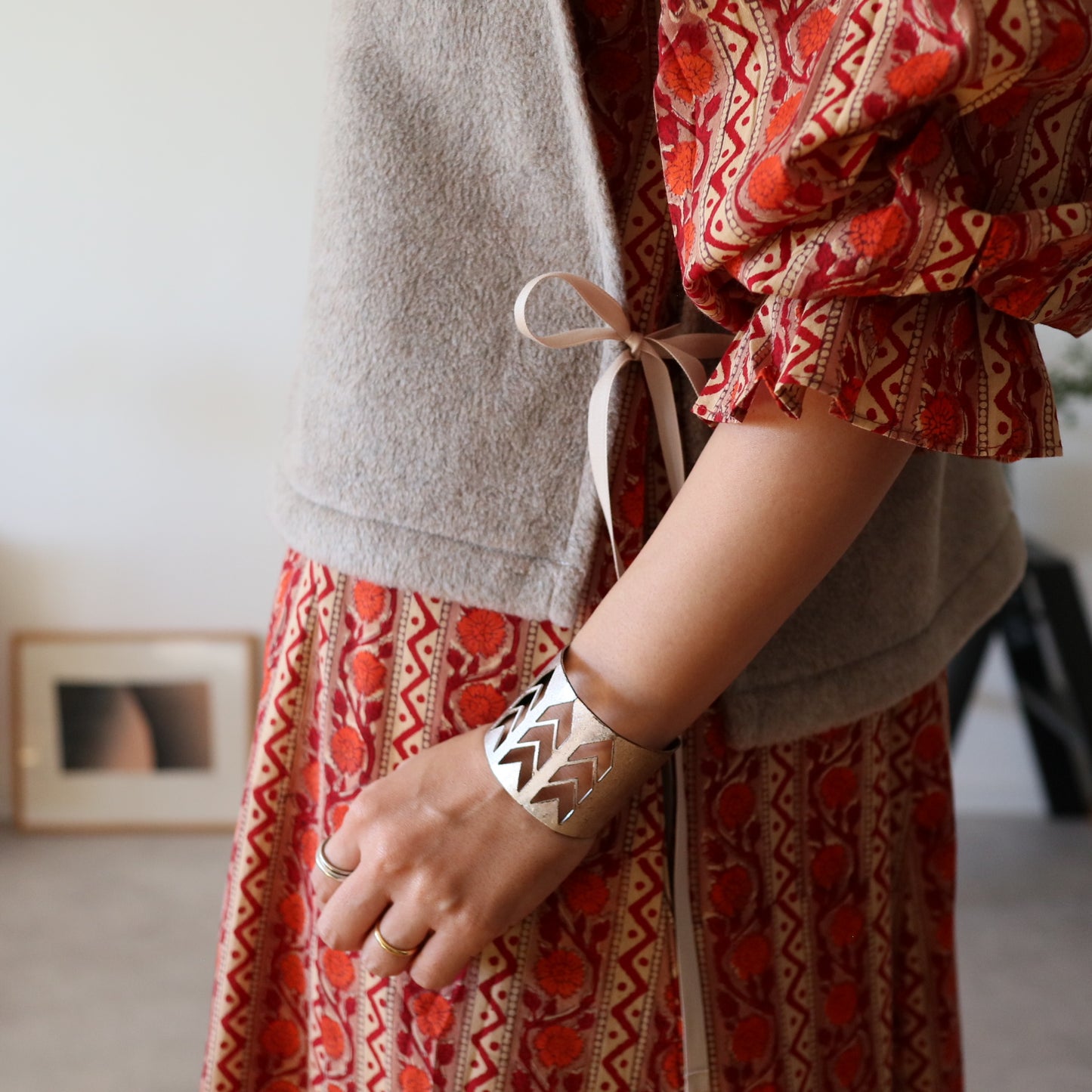 すっきりシルエットの裾揺れフレアワンピース 【red】