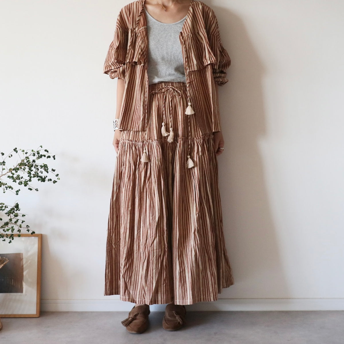 しなやかボリュームのティアードスカート -brown stripe-