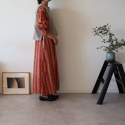 すっきりシルエットの裾揺れフレアワンピース 【red】