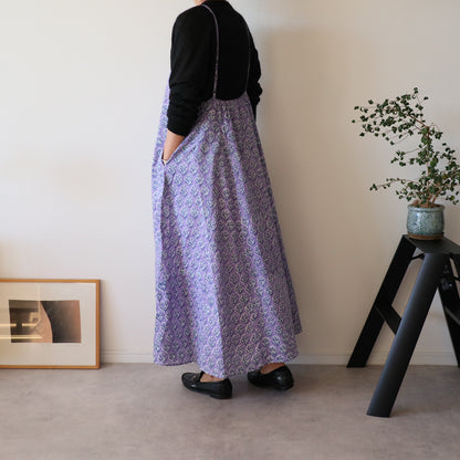 すっきりシルエットの裾ゆれフレアキャミワンピース【purple】