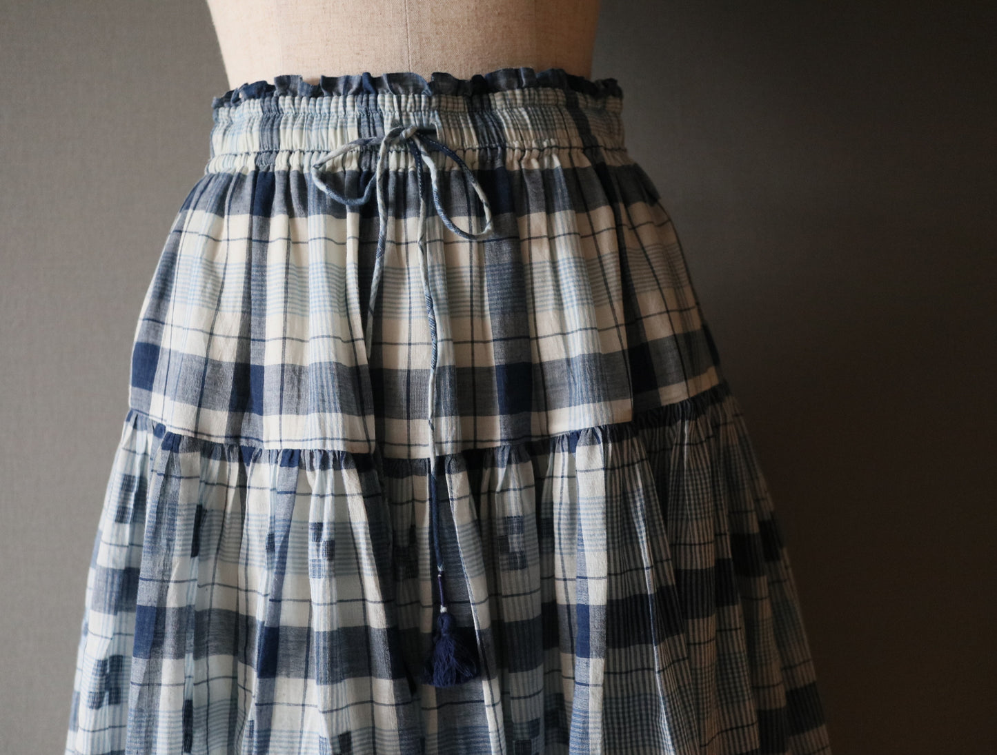 手織りジャムダニ綿の風纏うボリュームスカート【blue check】