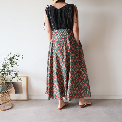 すっきりシルエットの裾ゆれフレアキャミワンピース【forest green】