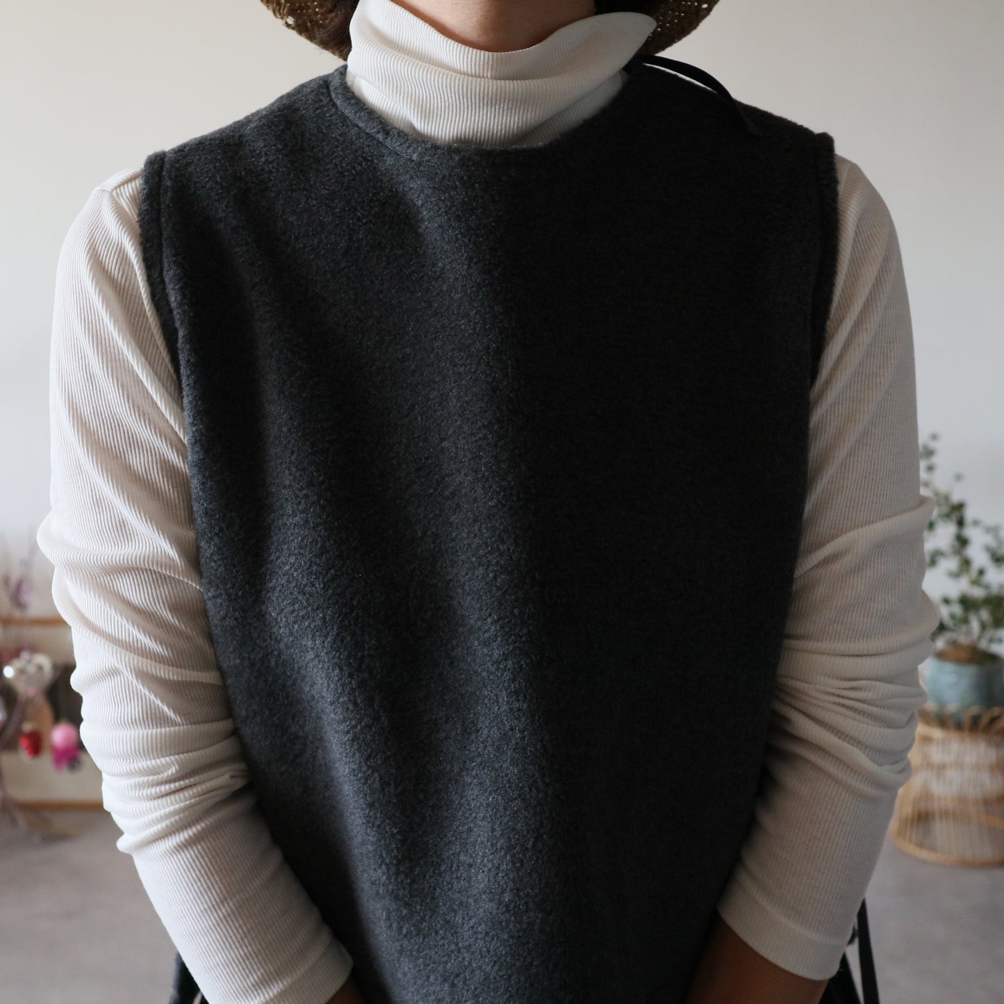 ふんわりあたたか side ribbon vest【charcoal】