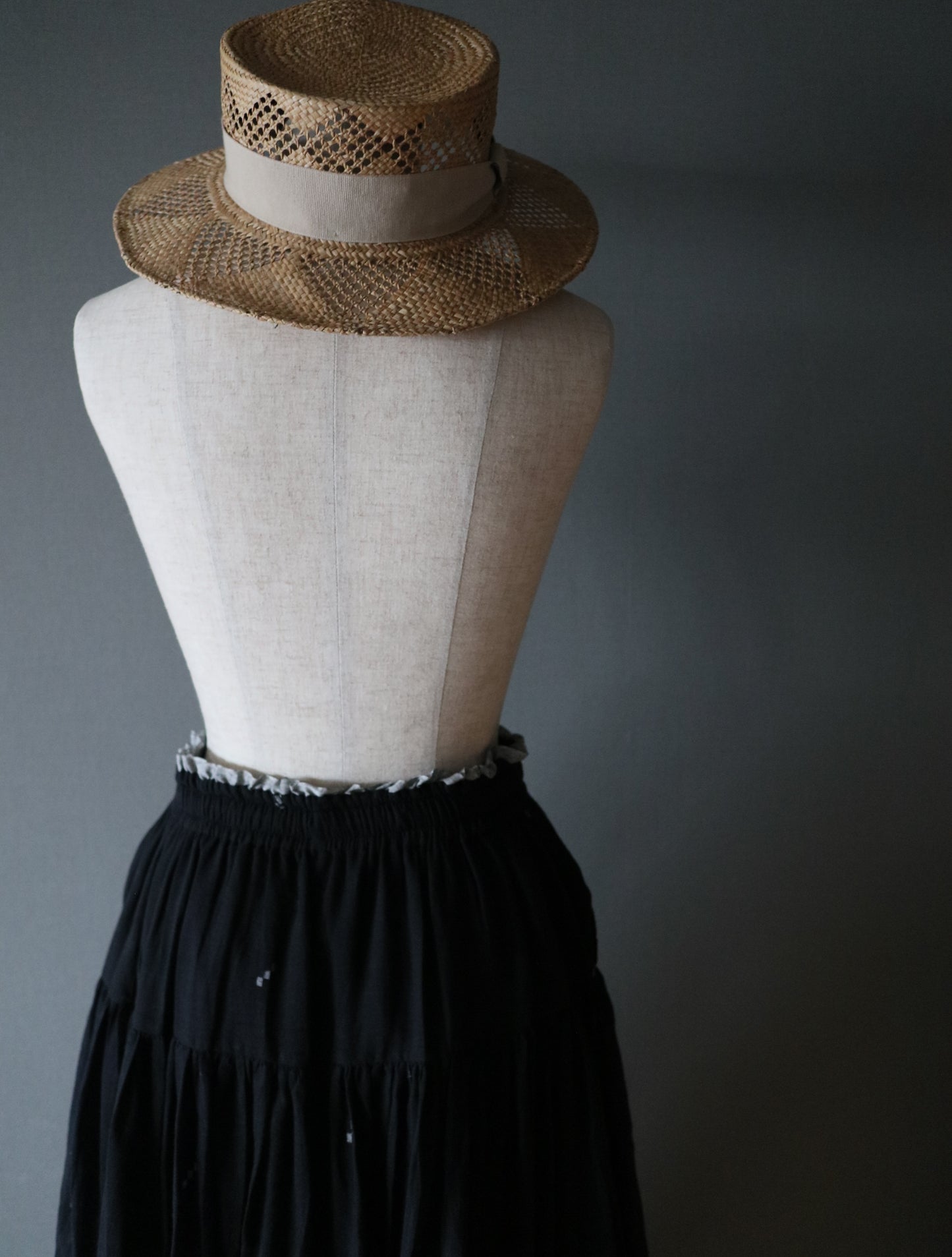 手織りジャムダニ綿の風纏うボリュームスカート【black】