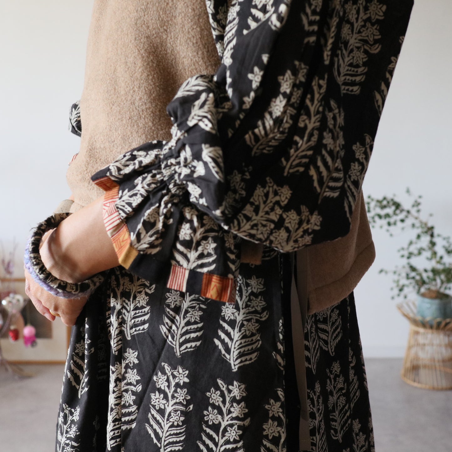 ふんわりあたたか side ribbon vest【camel】