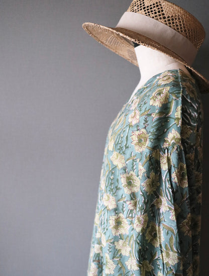 《受注》すっきりシルエットの裾揺れフレアワンピース【light green】