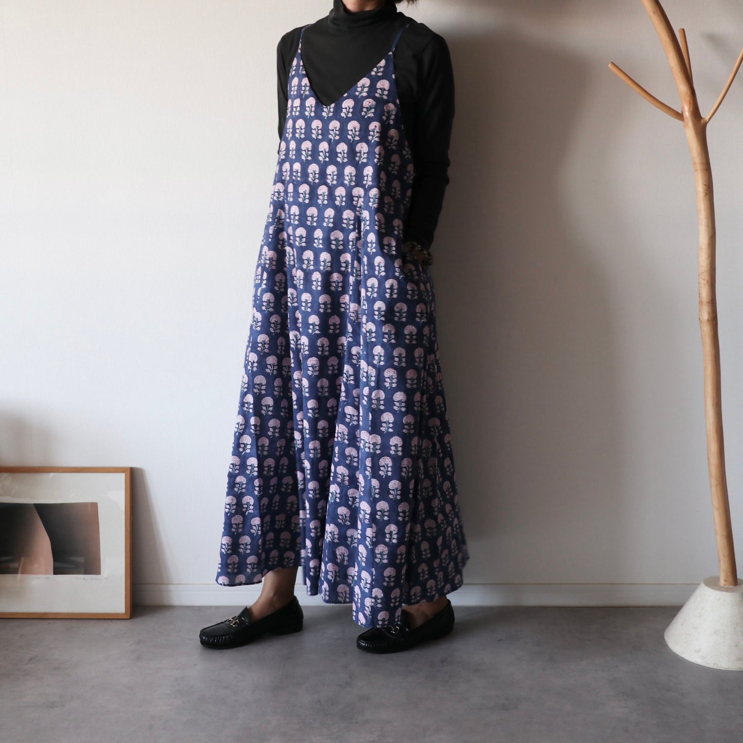 すっきりシルエットの裾ゆれフレアキャミワンピース【blue】ゴム無し