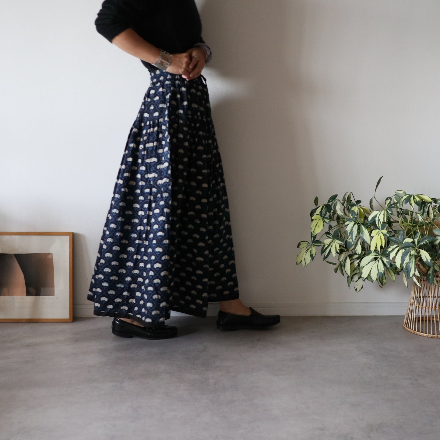 しなやかボリュームのティアードスカート -navy-