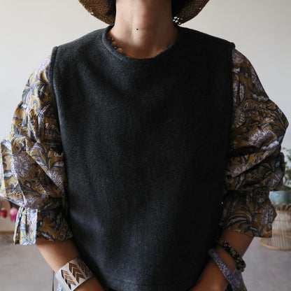 ふんわりあたたか side ribbon vest【charcoal】