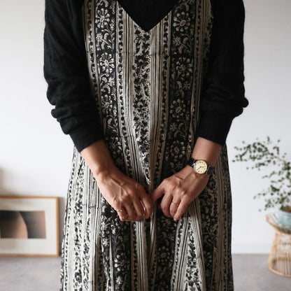 【即納・受注】すっきりシルエットの裾ゆれフレアキャミワンピース【black flower stripe】