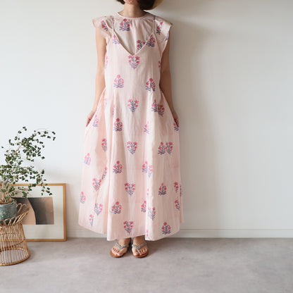 すっきりシルエットの裾ゆれフレアキャミワンピース【peach blossom】
