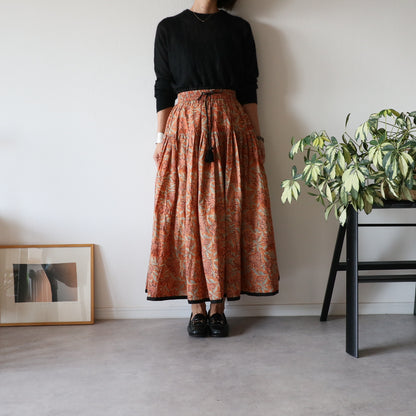 しなやかボリュームのティアードスカート -kusumi orange-