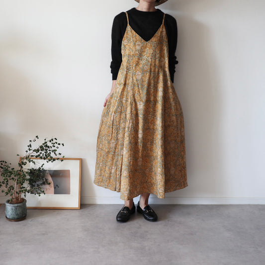 《即納》すっきりシルエットの裾ゆれフレアキャミワンピース【light brown】