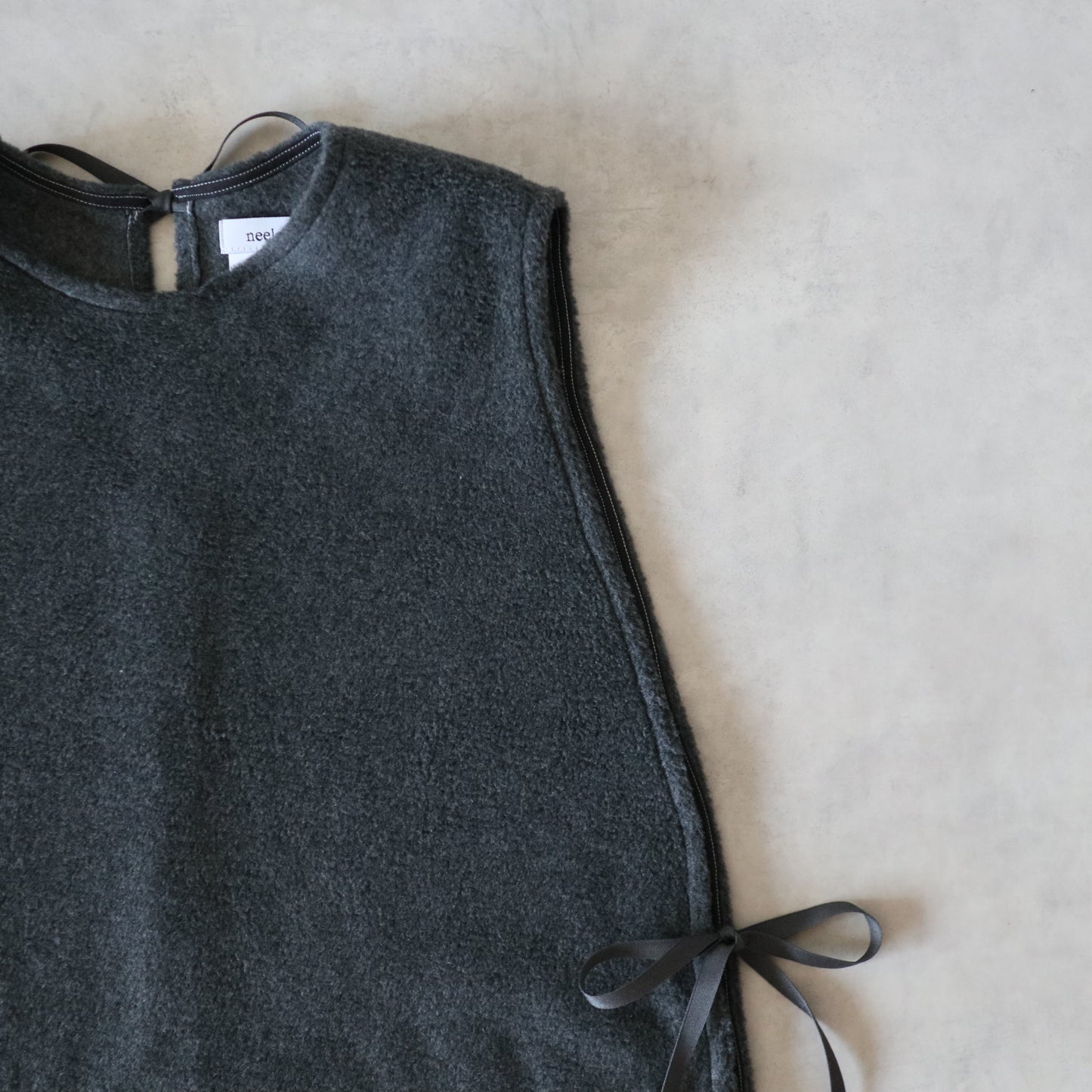ふんわりあたたか side ribbon vest【charcoal】
