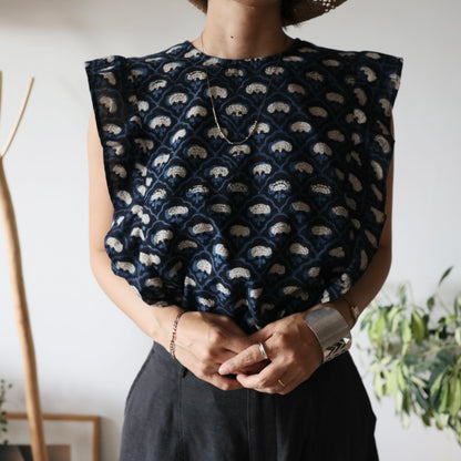 《即納》風そよぐフリルシャツ【deep navy】