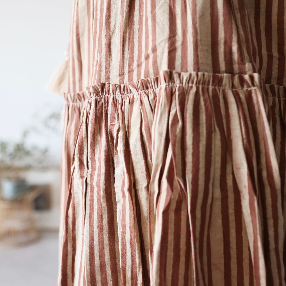 しなやかボリュームのティアードスカート -brown stripe-