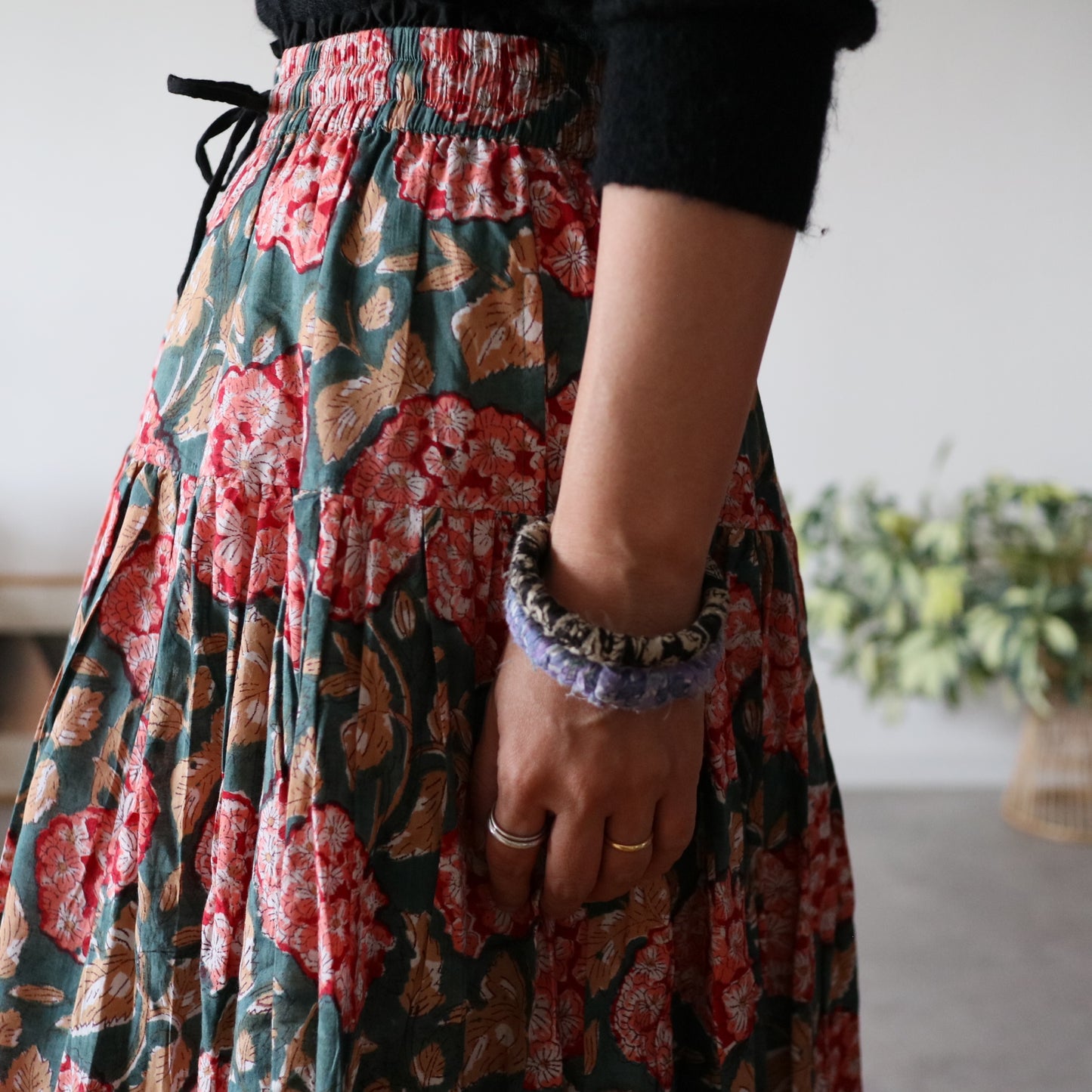 しなやかボリュームのティアードスカート -green-