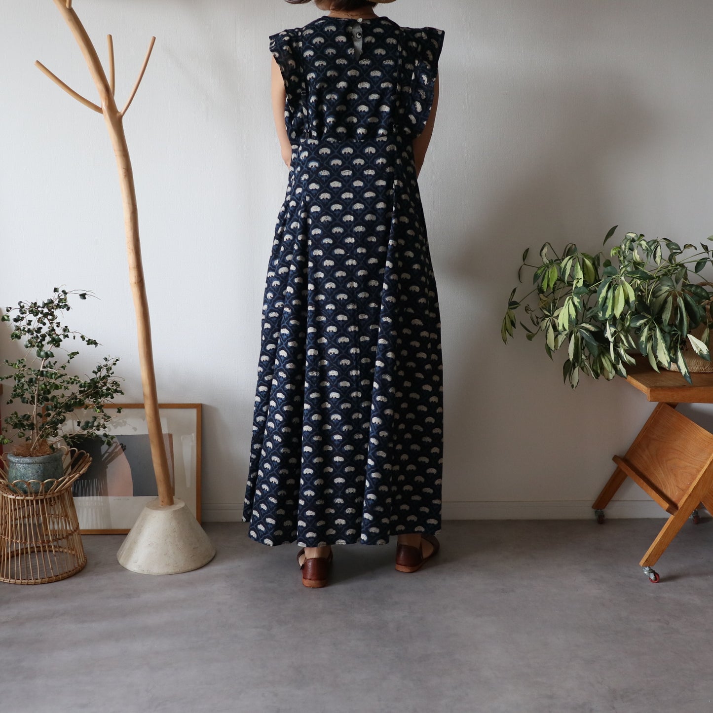 《即納》裾ゆれフレアキャミワンピース【deep navy】