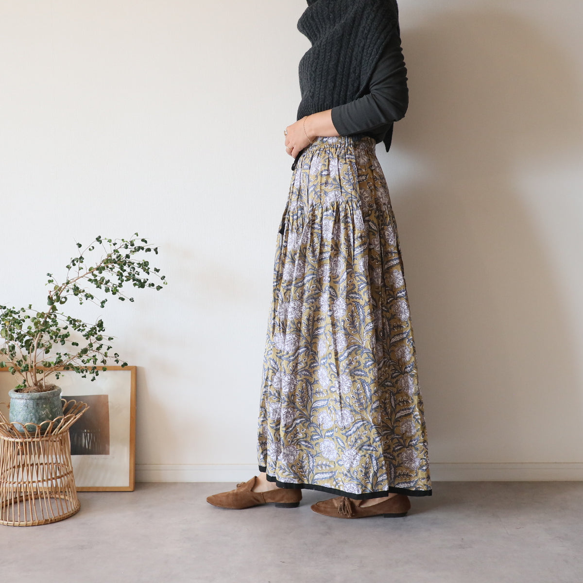 しなやかボリュームのティアードスカート -brown × navy-