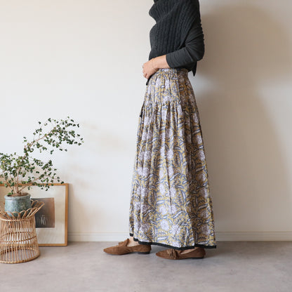 しなやかボリュームのティアードスカート -brown × navy-