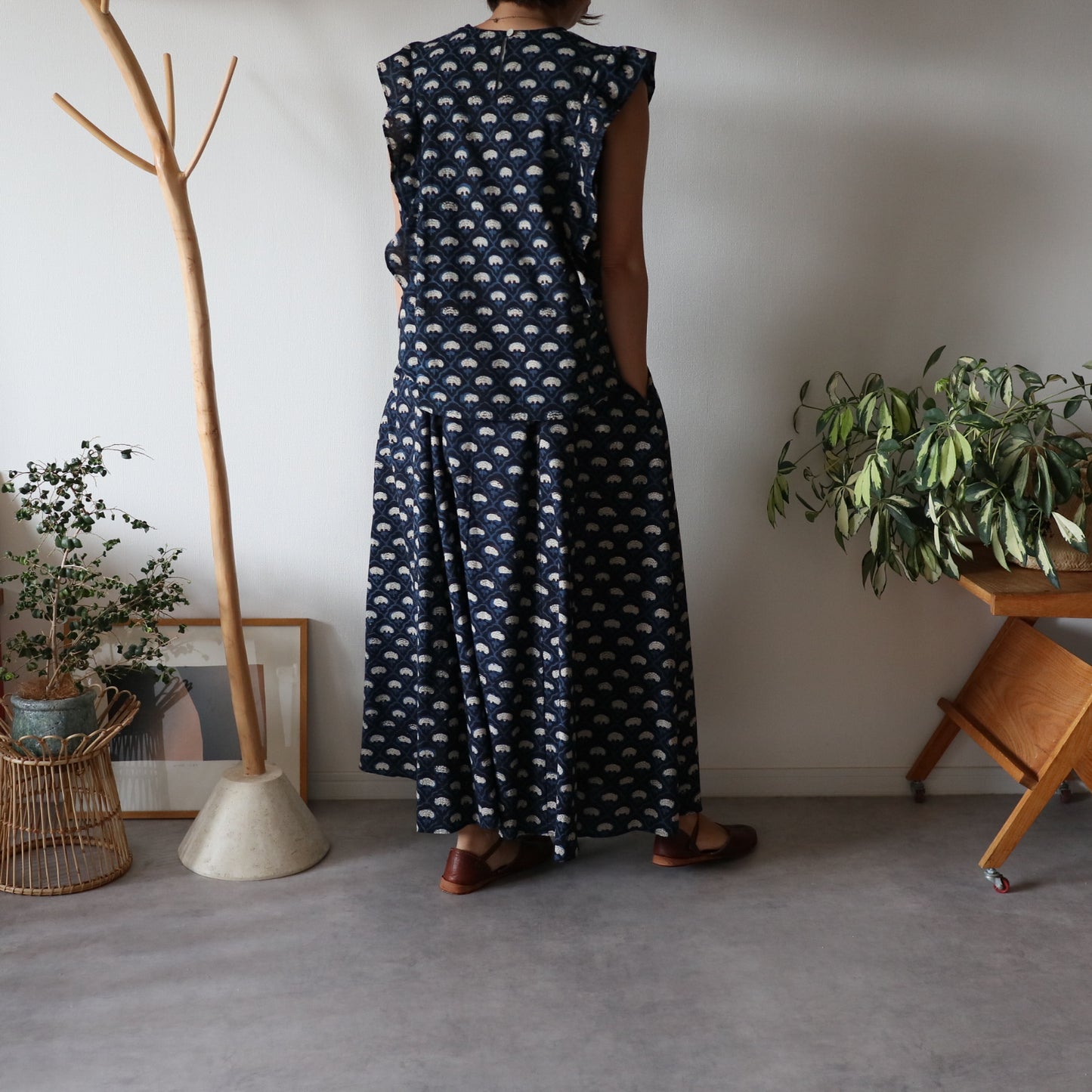 《即納》裾ゆれフレアキャミワンピース【deep navy】