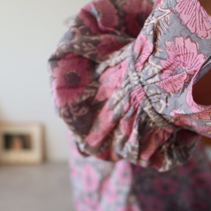 すっきりシルエットの裾揺れフレアワンピース【pink purple】