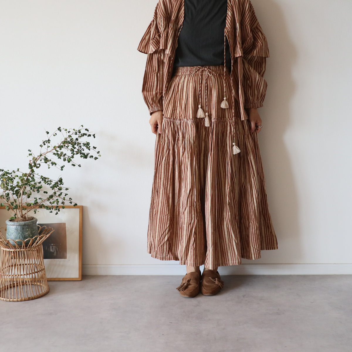 しなやかボリュームのティアードスカート -brown stripe-