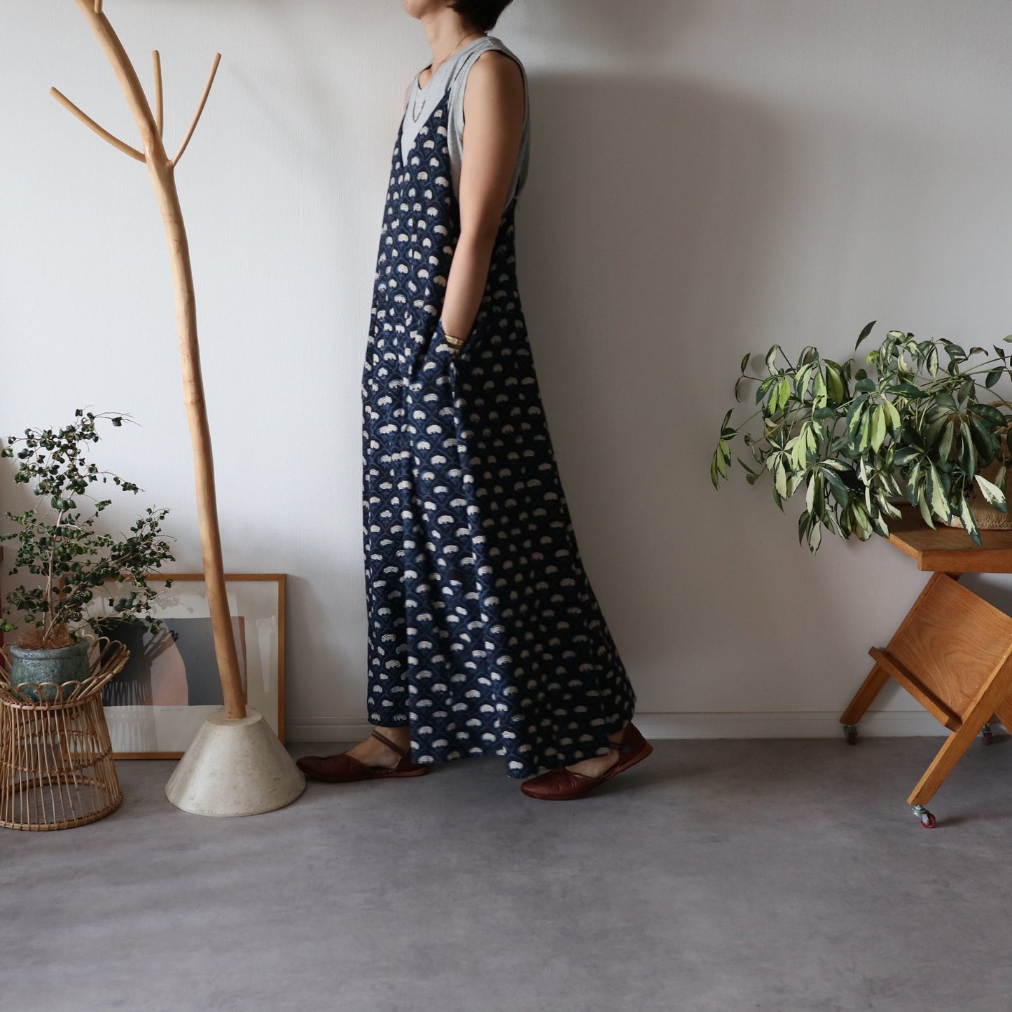 《即納》裾ゆれフレアキャミワンピース【deep navy】