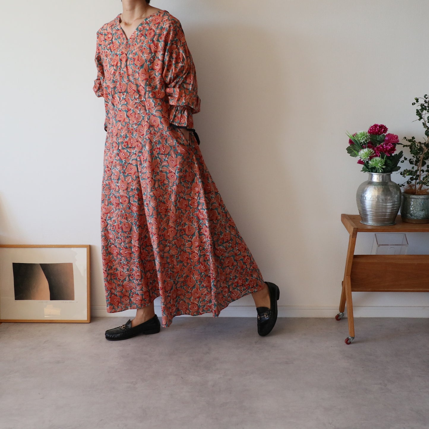 すっきりシルエットの裾揺れフレアワンピース【orange】