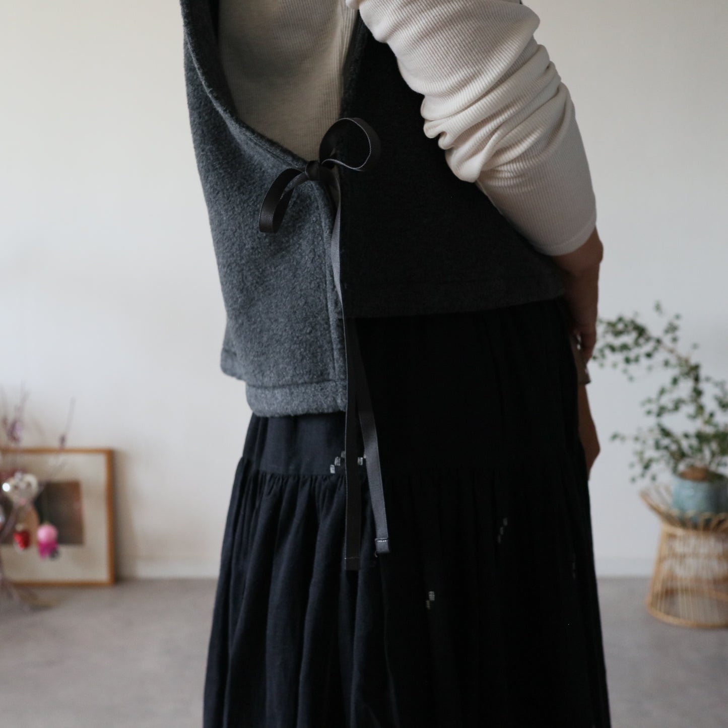 ふんわりあたたか side ribbon vest【charcoal】