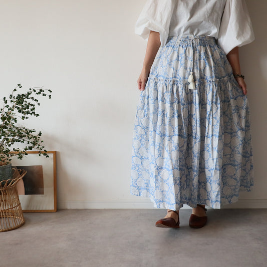 しなやかボリュームのティアードスカート -sky blue-