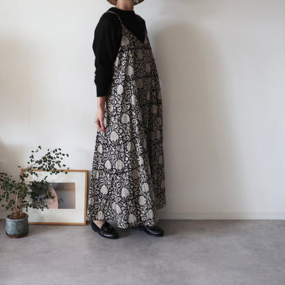 《即納》すっきりシルエットの裾ゆれフレアキャミワンピース【black】