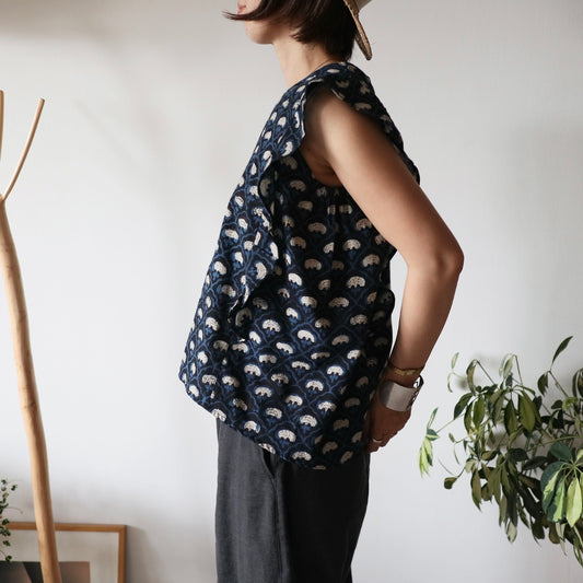 《即納》風そよぐフリルシャツ【deep navy】