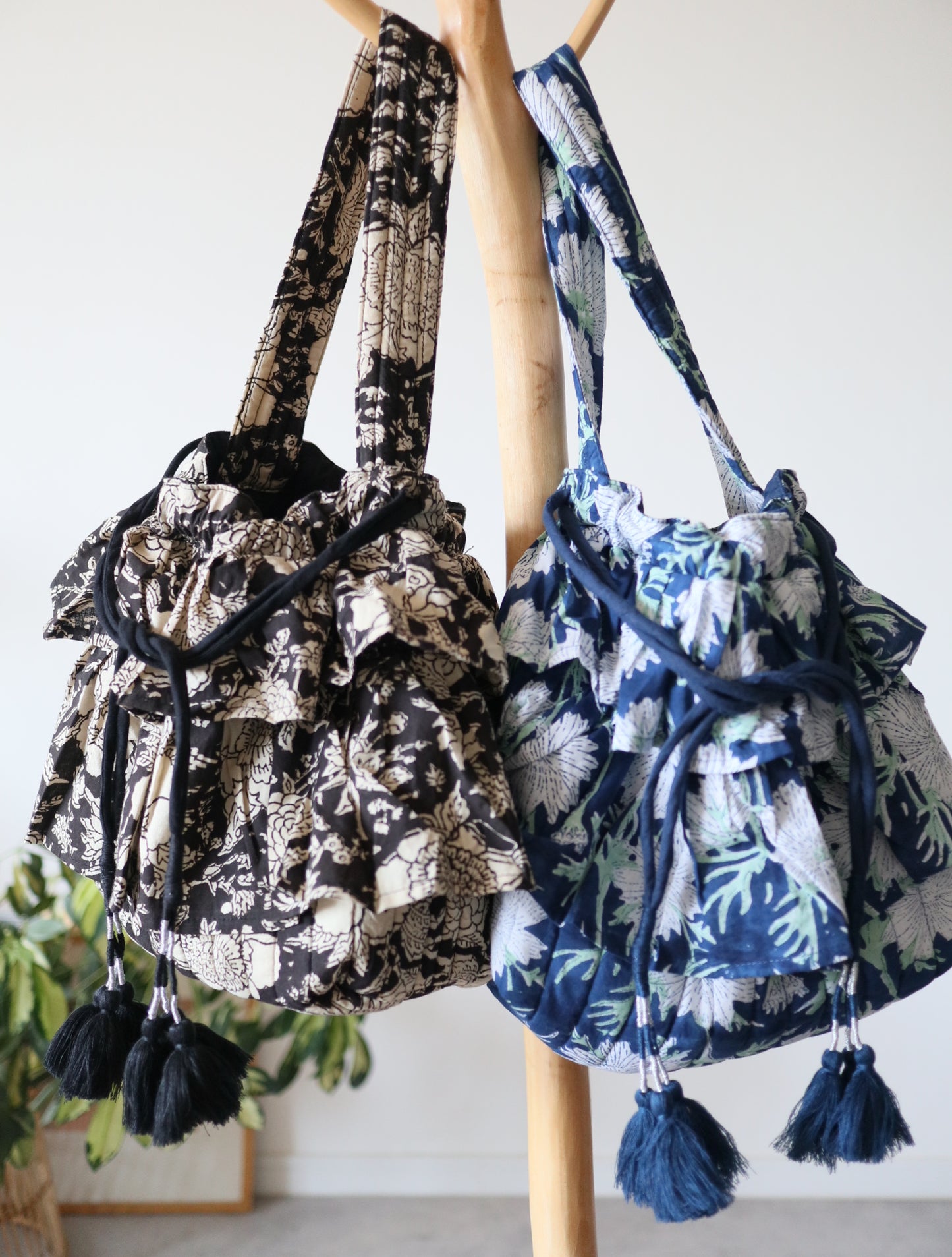 《即納》軽やかフリルの2wayキルトbag【black】