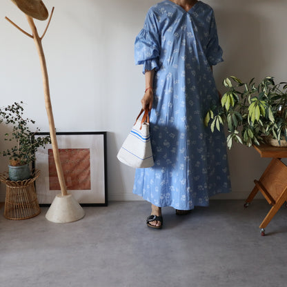 《basic size》すっきりシルエットの裾揺れフレアワンピース【blue】