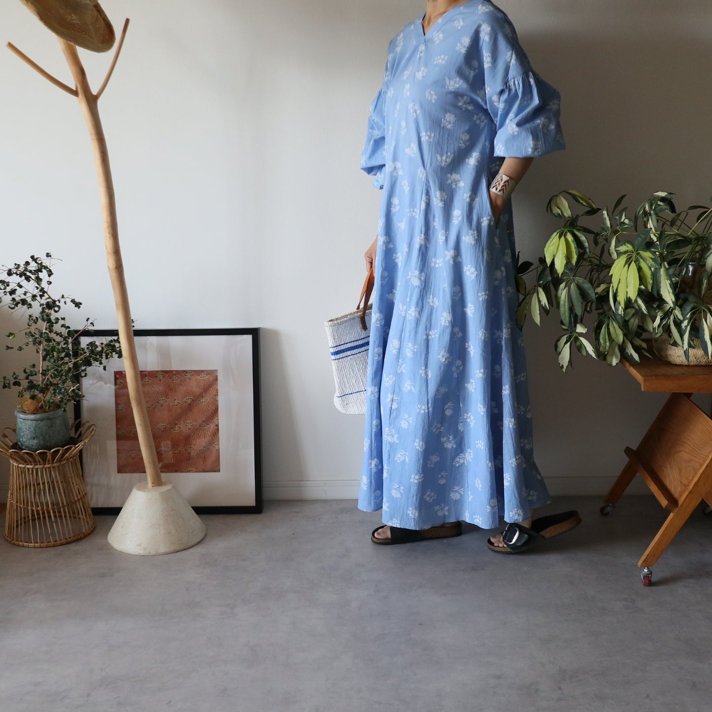 《basic size》すっきりシルエットの裾揺れフレアワンピース【blue】