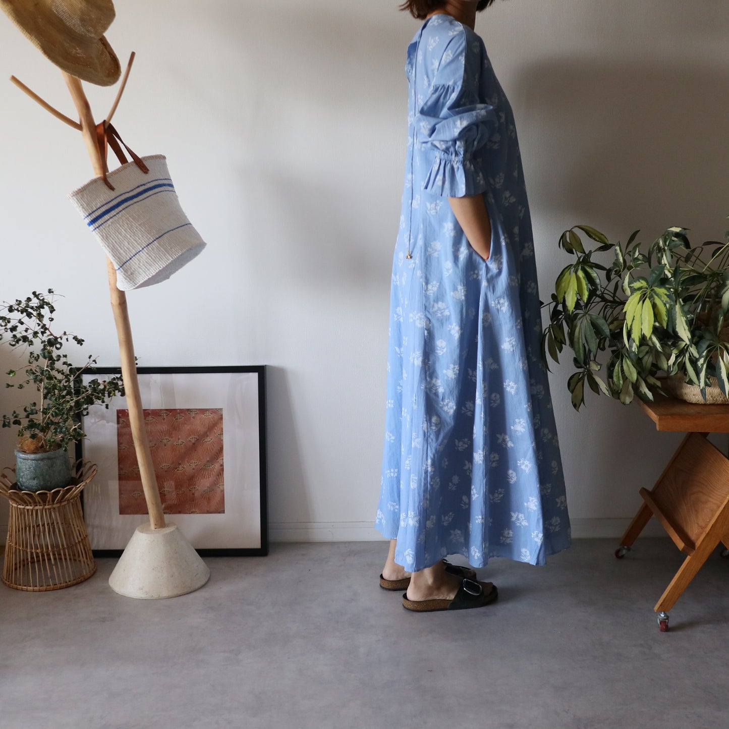 《basic size》すっきりシルエットの裾揺れフレアワンピース【blue】