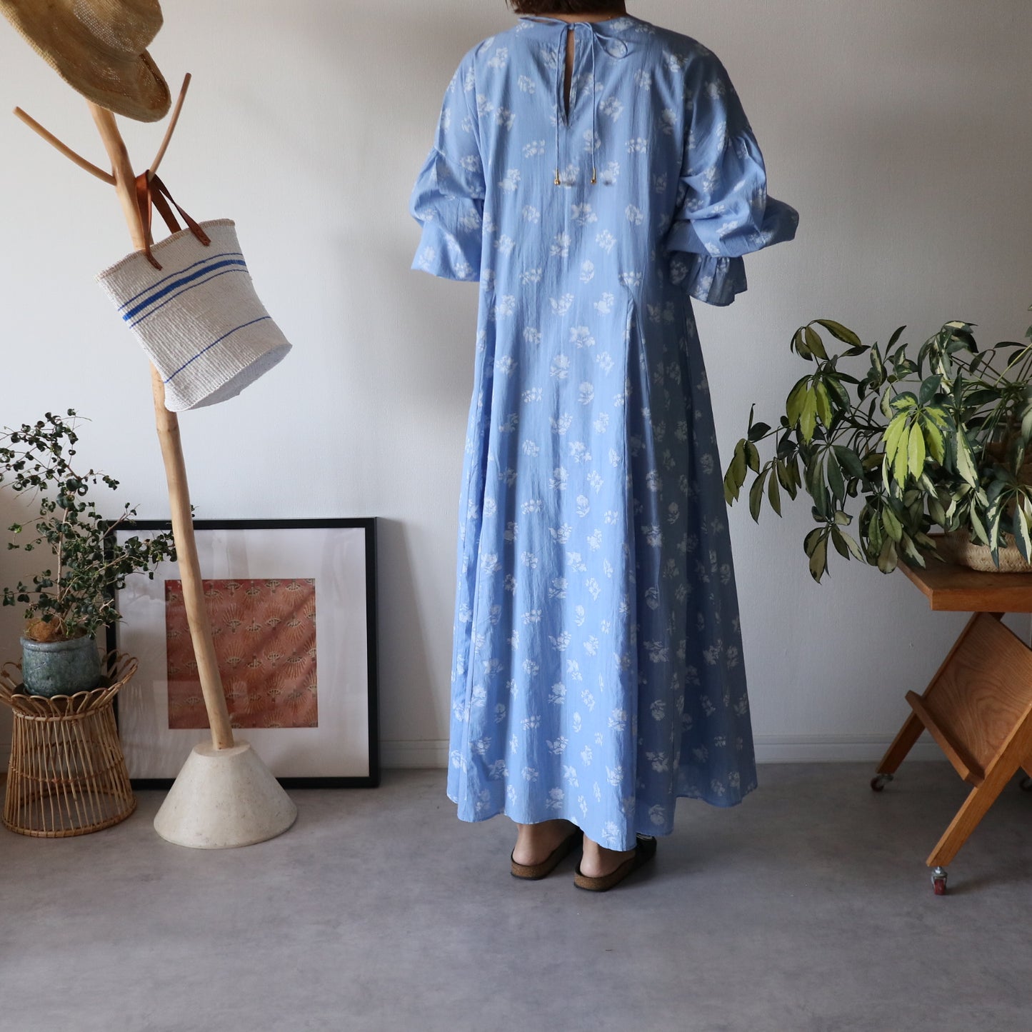 《basic size》すっきりシルエットの裾揺れフレアワンピース【blue】